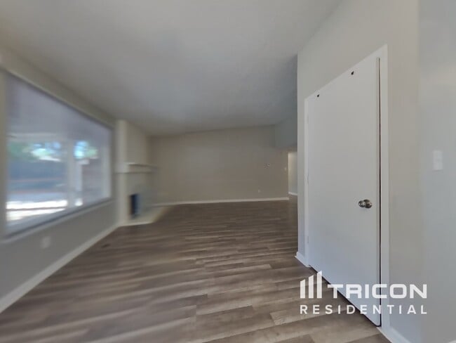 Building Photo - 827 Glen Martin Dr