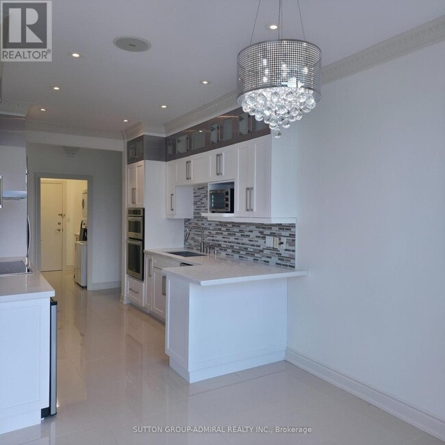 Building Photo - 2111 Lake Shore Blvd W