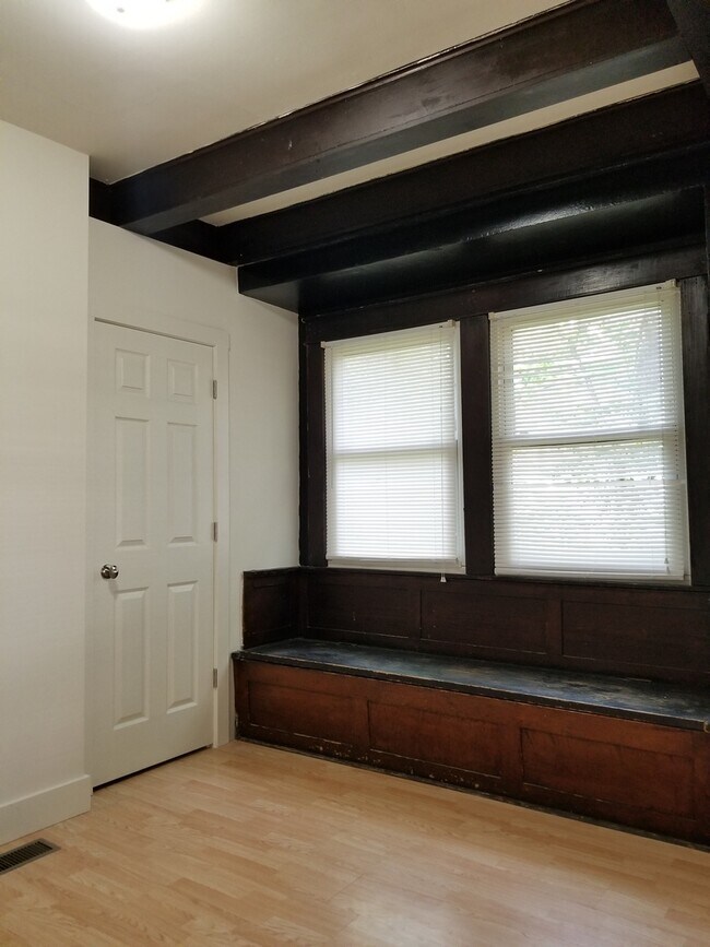 Building Photo - 408 E Cottage Grove Ave