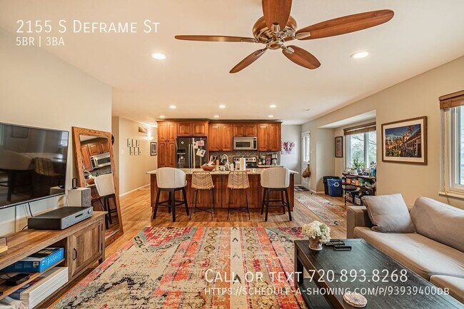 Foto del edificio - Inviting 5BD 3BA Home with Gardening Space!