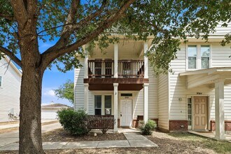 Building Photo - 10302 Lateleaf Oak