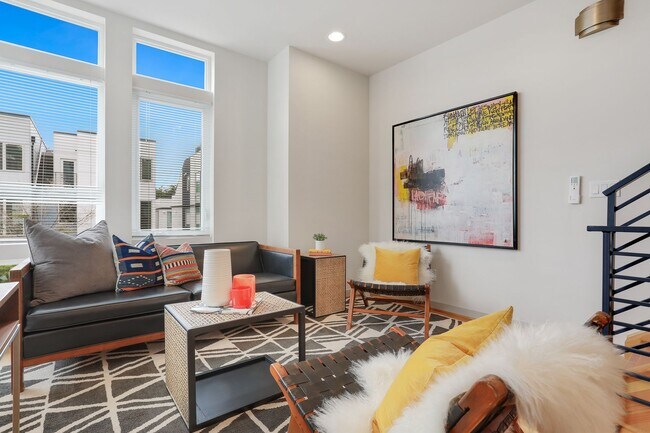 Building Photo - Newer 2 Bedroom, 2.5 Bathroom Luxury Townh...