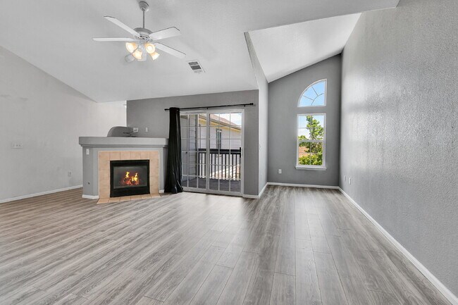 Foto del edificio - $2,250 - 2 Bed, 2 Bath Updated Townhome in...