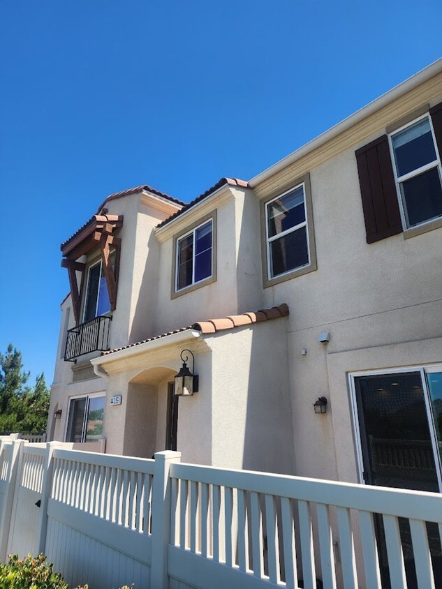 Foto principal - Gorgeous Townhome in South Temecula with V...