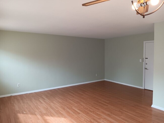 Foto del edificio - 13781 Cedar Rd