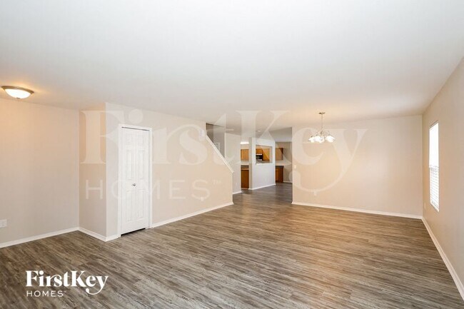 Building Photo - 933 Silverberry St