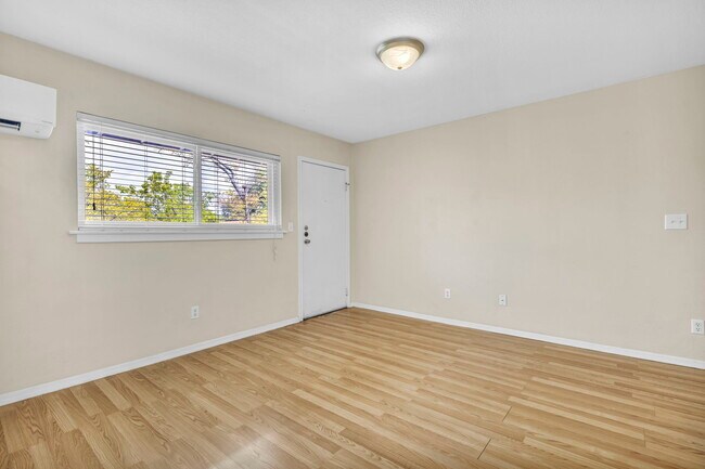 Building Photo - 304 E 33rd St