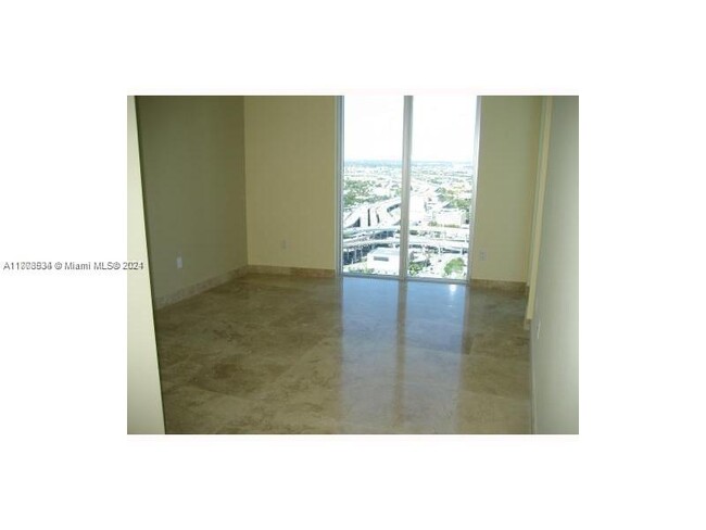 Foto del edificio - 185 SW 7th St