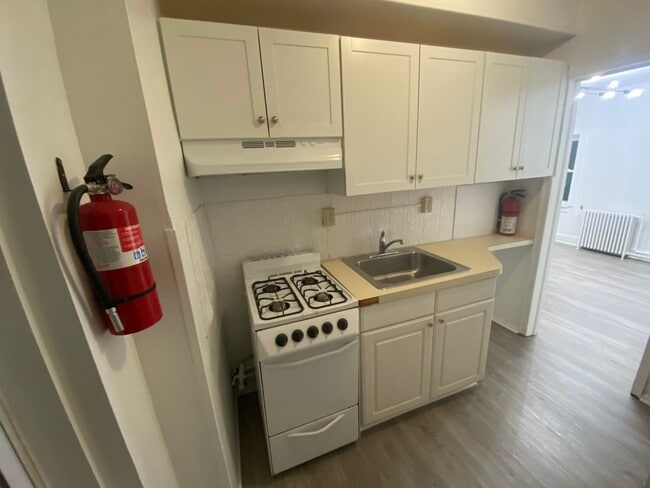 Building Photo - 140 Farnsworth Ave