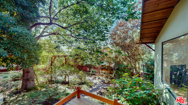 Building Photo - 463 Crane Blvd
