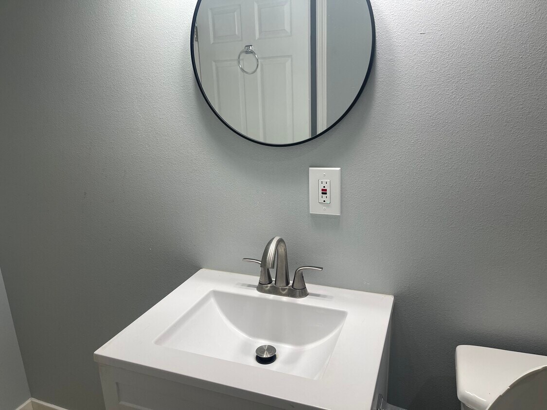 Foto principal - 2904 E 63rd St