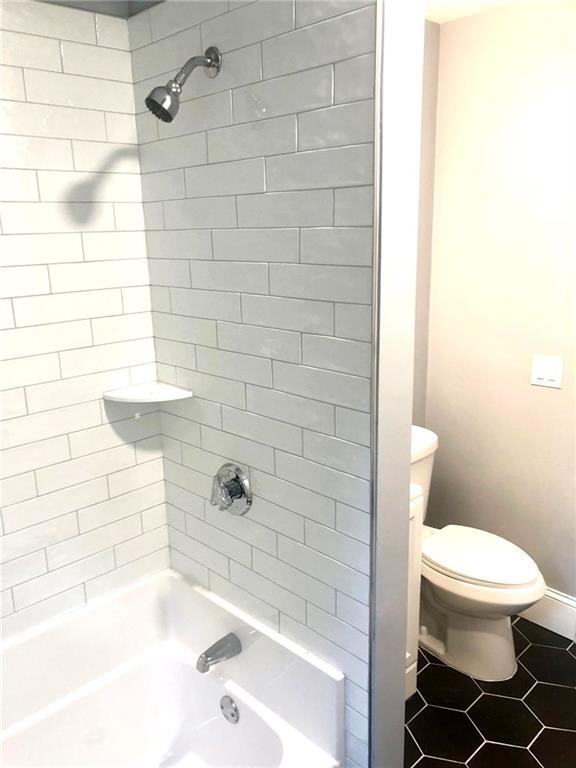 Building Photo - 392 Carrington Ave