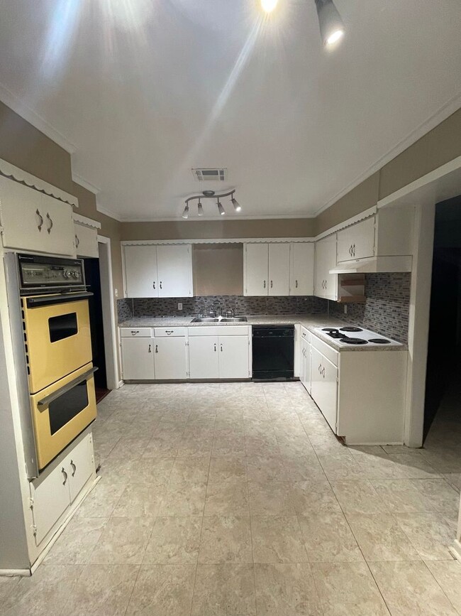 Building Photo - Rental Property