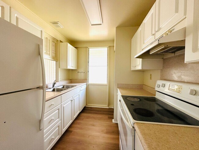 Foto del edificio - 3 Bedroom, 2 Bathroom with Carport (Mililani)