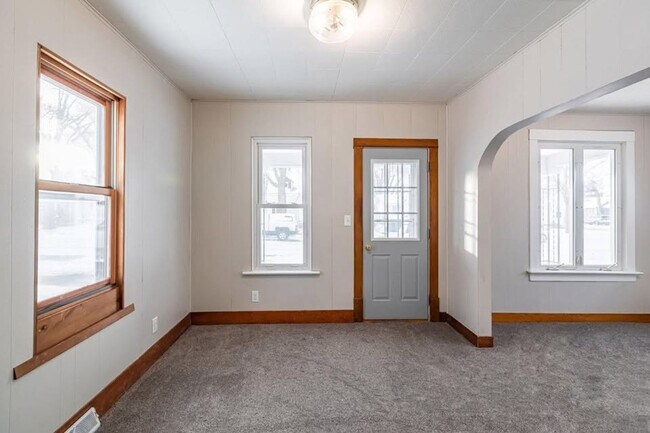 Foto del edificio - Southside 3BR house w/ garage and quartz countertops!