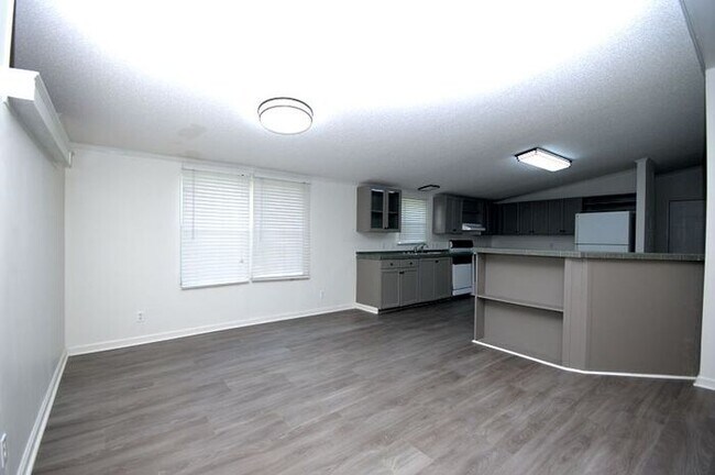 Foto del edificio - 728 Country Club Rd