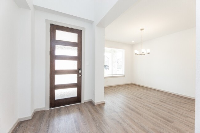 Building Photo - 29502 Red Rocks Pk Dr