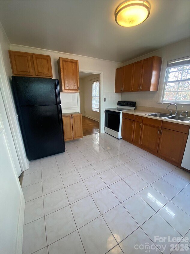 Building Photo - 414 Fannie Cir