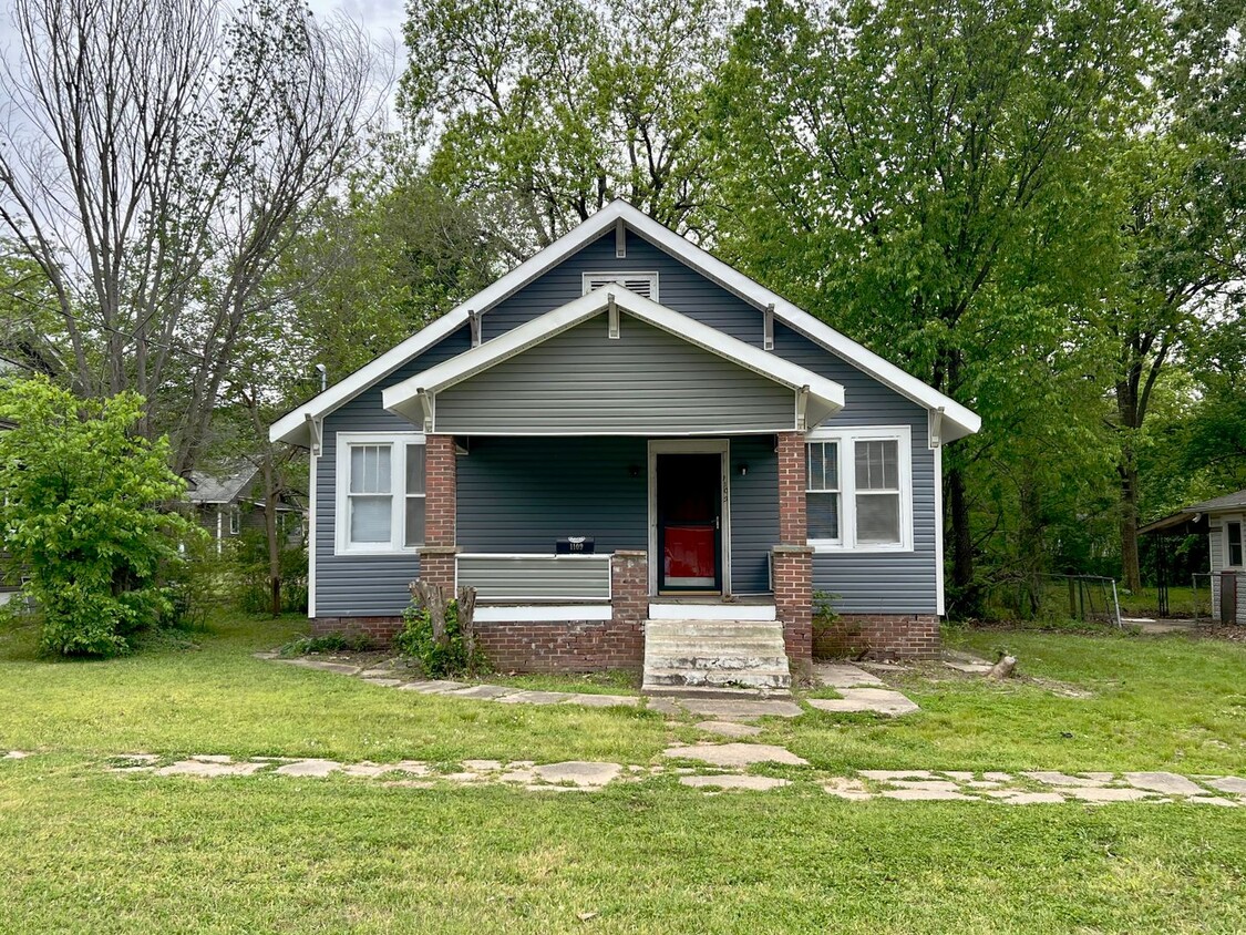 Primary Photo - For Rent! 2 bed 1 bath home