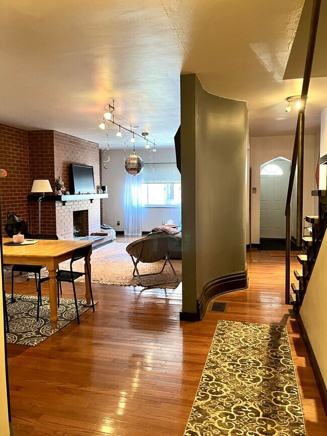 Building Photo - 49 S 11th St