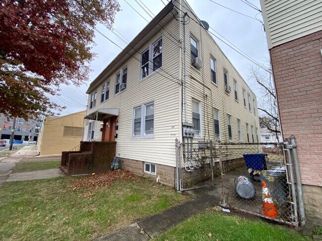 Building Photo - 1212 Frank St