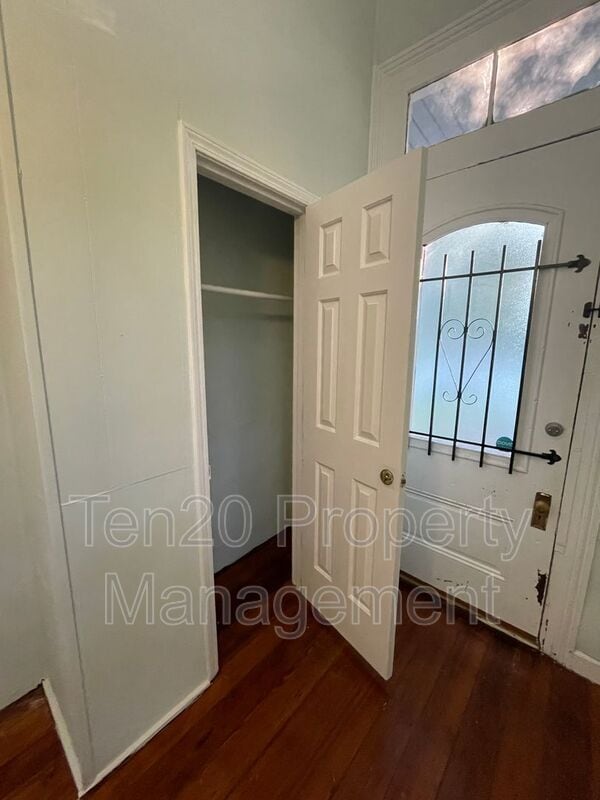 Building Photo - 811 3rd Ave