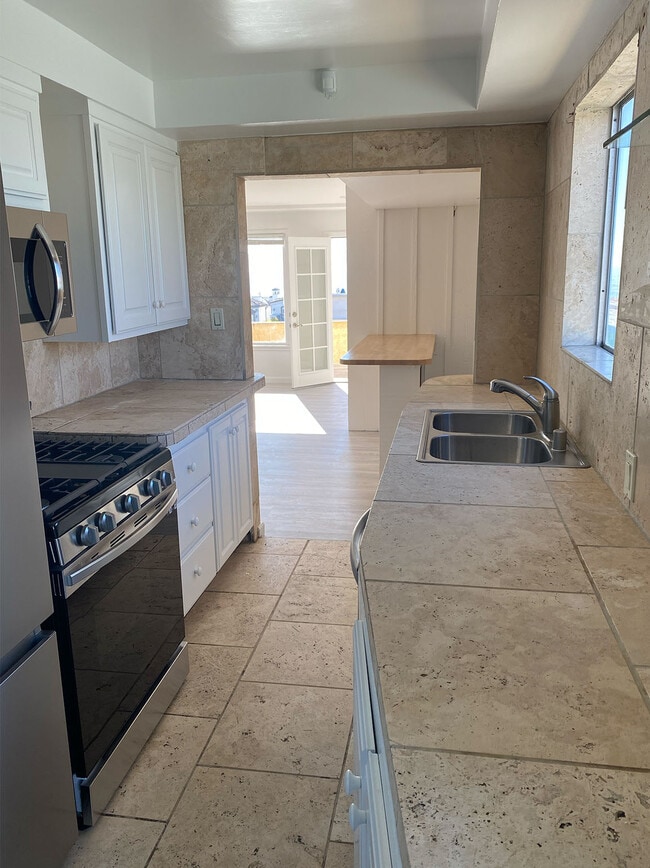 Kitchen - 123 24th St
