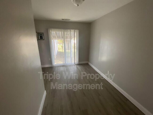 Foto del edificio - 3133 Rex Ave