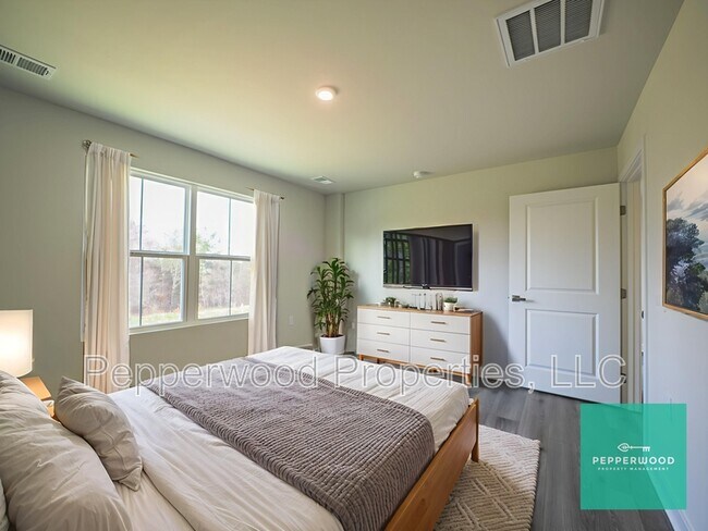 Building Photo - 4555 Duparc Way