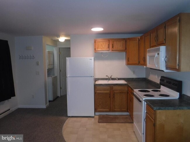 Foto del edificio - 12 S Main St