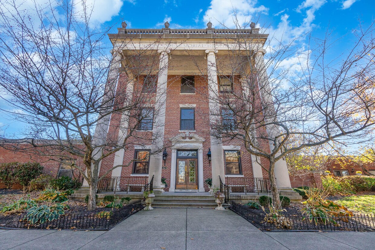 Foto principal - 323 E 2nd St