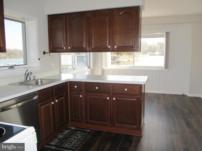Building Photo - 45088 Marina Way