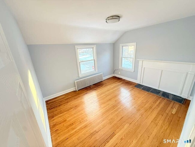 Building Photo - 160 Oakland Pl