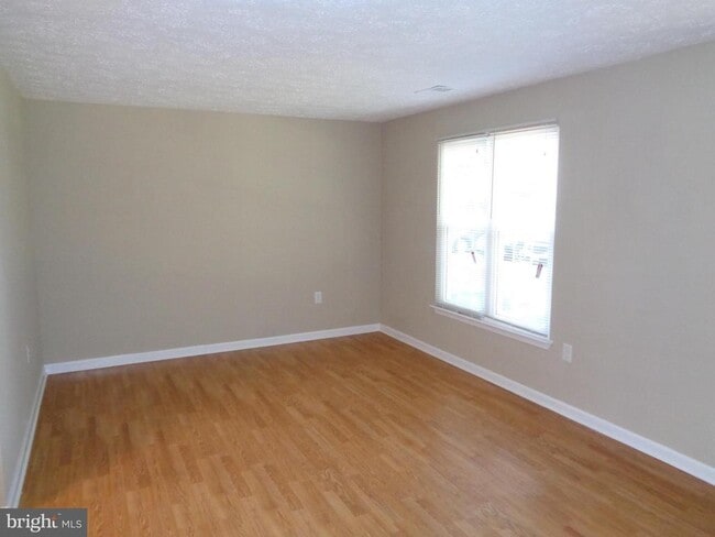 Building Photo - 2044 Tanglewood Dr