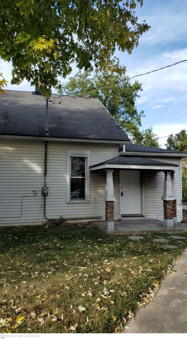 Photo - Great 3 bed 2 bath close to everything; more space than you think! House