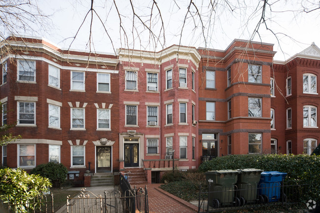 Building Photo - 309 Maryland Ave NE