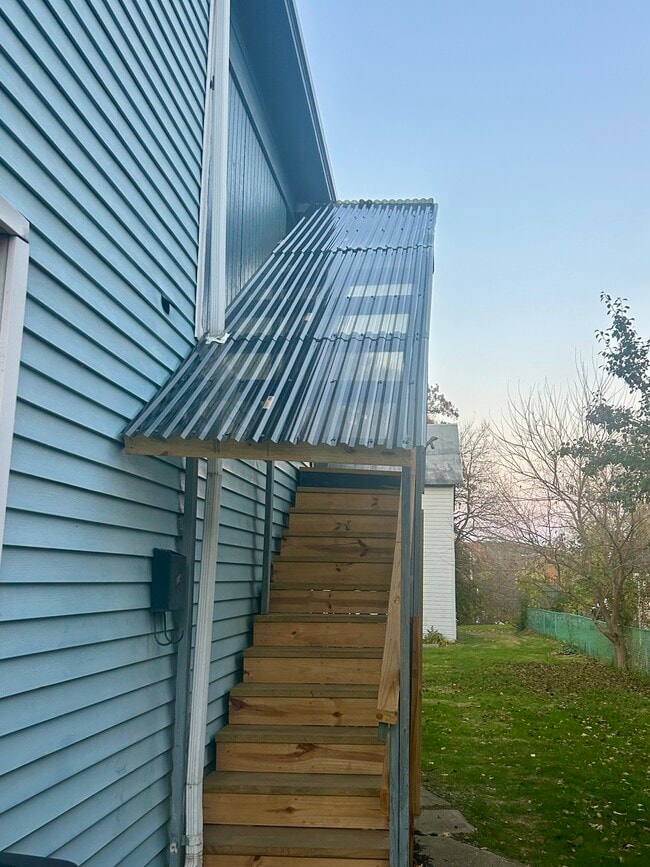 Building Photo - 216 W Vincent St