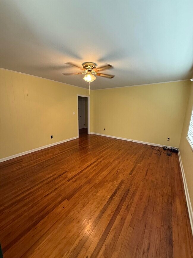 Foto del edificio - 8 Cottonwood Ave