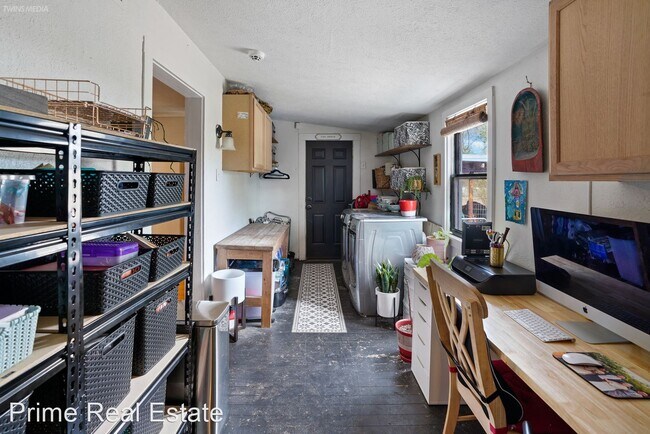Building Photo - 3 br, 1 bath House - 716 E Warren Ave