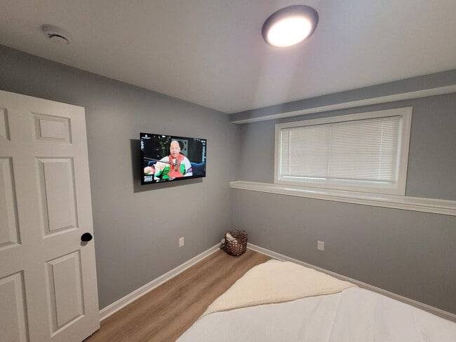 Building Photo - 81 Luna St