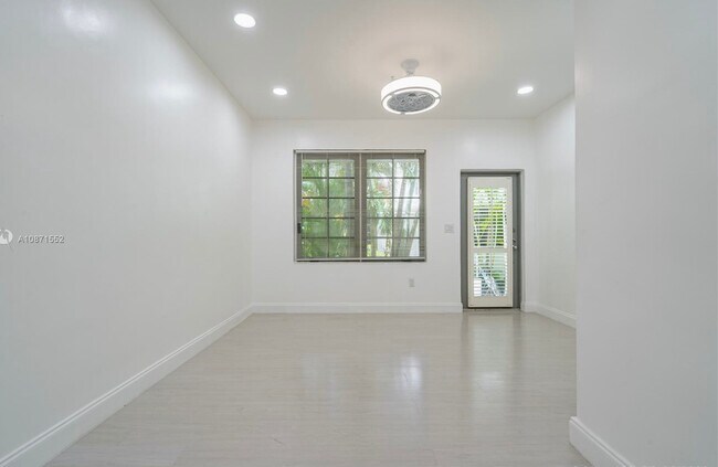 Building Photo - 717 Jefferson Ave