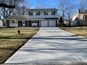 Building Photo - 104 N Wilke Rd