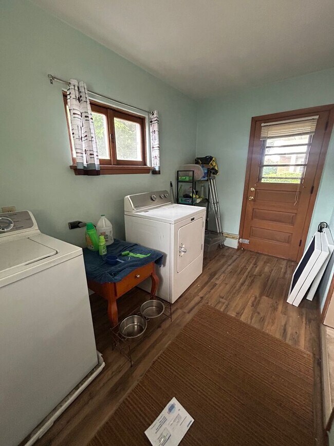 Foto del edificio - Charming Downtown State College Ranch Home Available August 2026