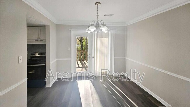 Foto del edificio - 3011 Spruce Cir - 1