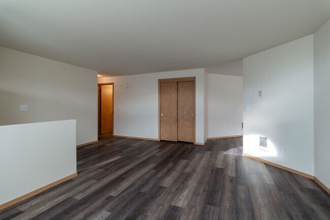 Foto del edificio - Beautiful 3 Bed 2 home with 2 Car Garage-U...