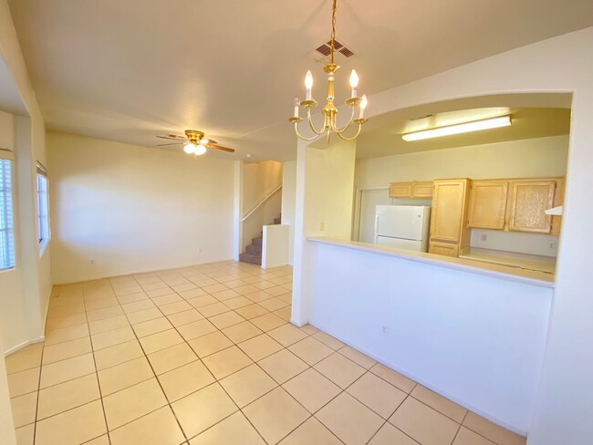 Building Photo - Charming 2Bed/3Bath/w/Garage, Home located in Summerlin