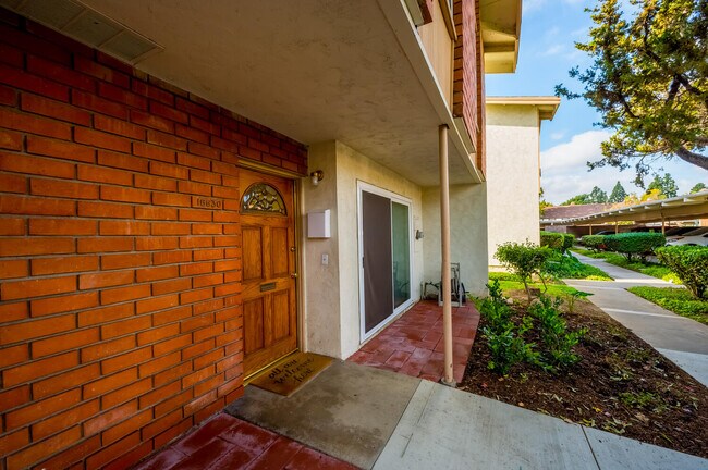 Building Photo - 16630 Townhouse Dr