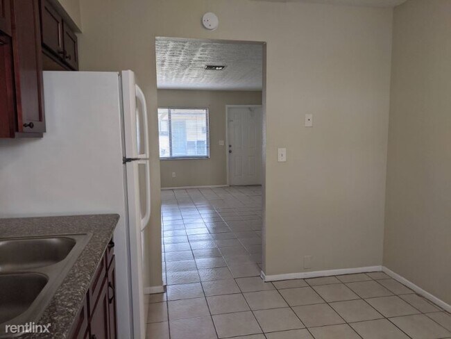 Building Photo - 2 br, 1 bath Apartment - 5622 La Salle Court