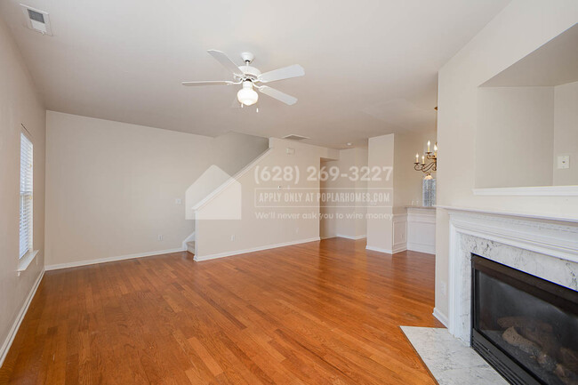 Foto del edificio - 322 Linden Park Ln