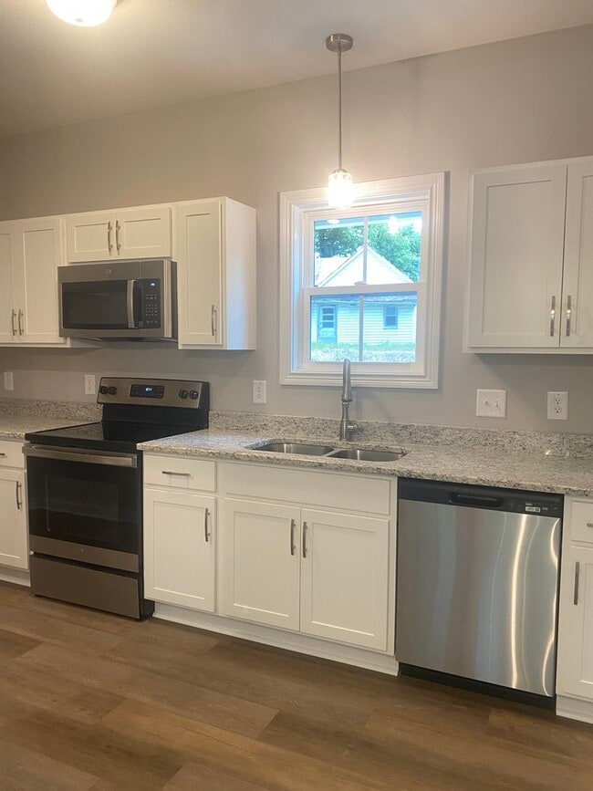 Building Photo - 714 Gracey Ave